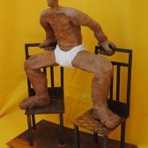 -Zwischen zwei Stuehlen