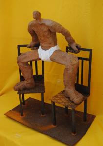 Zwischen zwei Stuehlen